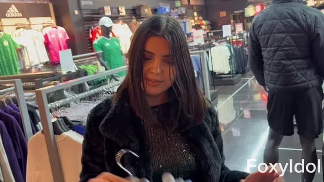 Complete Girlfriend Experience: Christmas Shopping and a Night of Sex