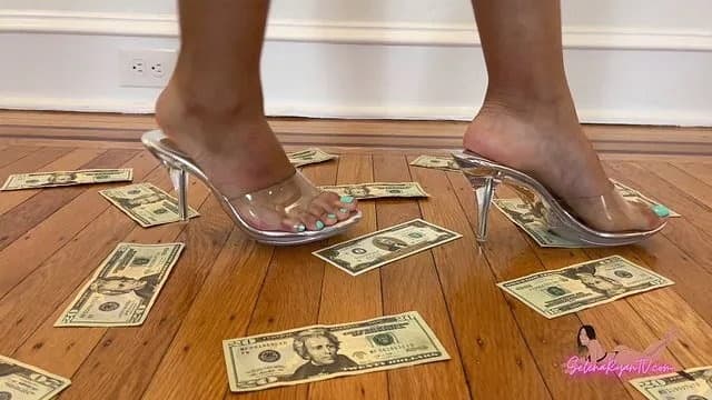 Latina Feet in Heels: Pretty Pedicured Toes Walking on Cash - Foot Fetish