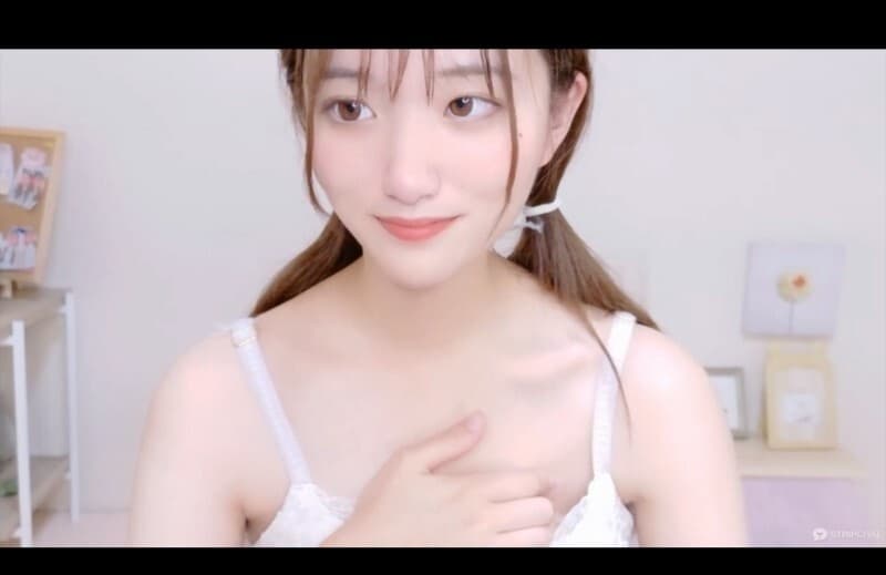 FC2-PPV-4799244: Fair-Skinned Black-Haired Innocent Girl’s Bold Spread