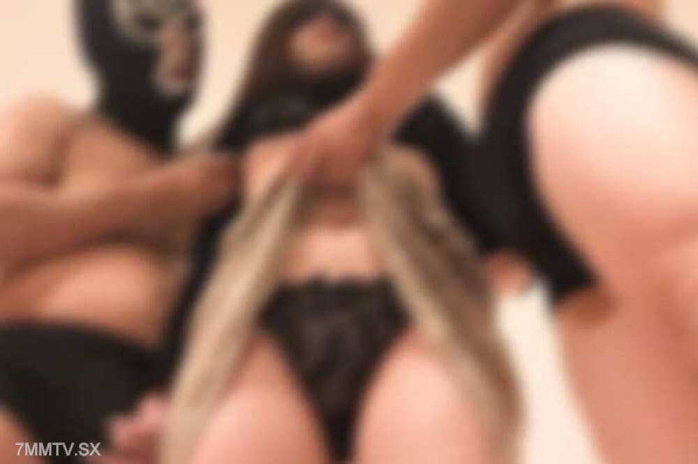 FC2-PPV-4813045 [3P] Beautiful Pregnant Wife Creampied - Physical Loan Play